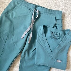 FIGS Scrub Set (Catarina Top, Yola Skinny Pants)